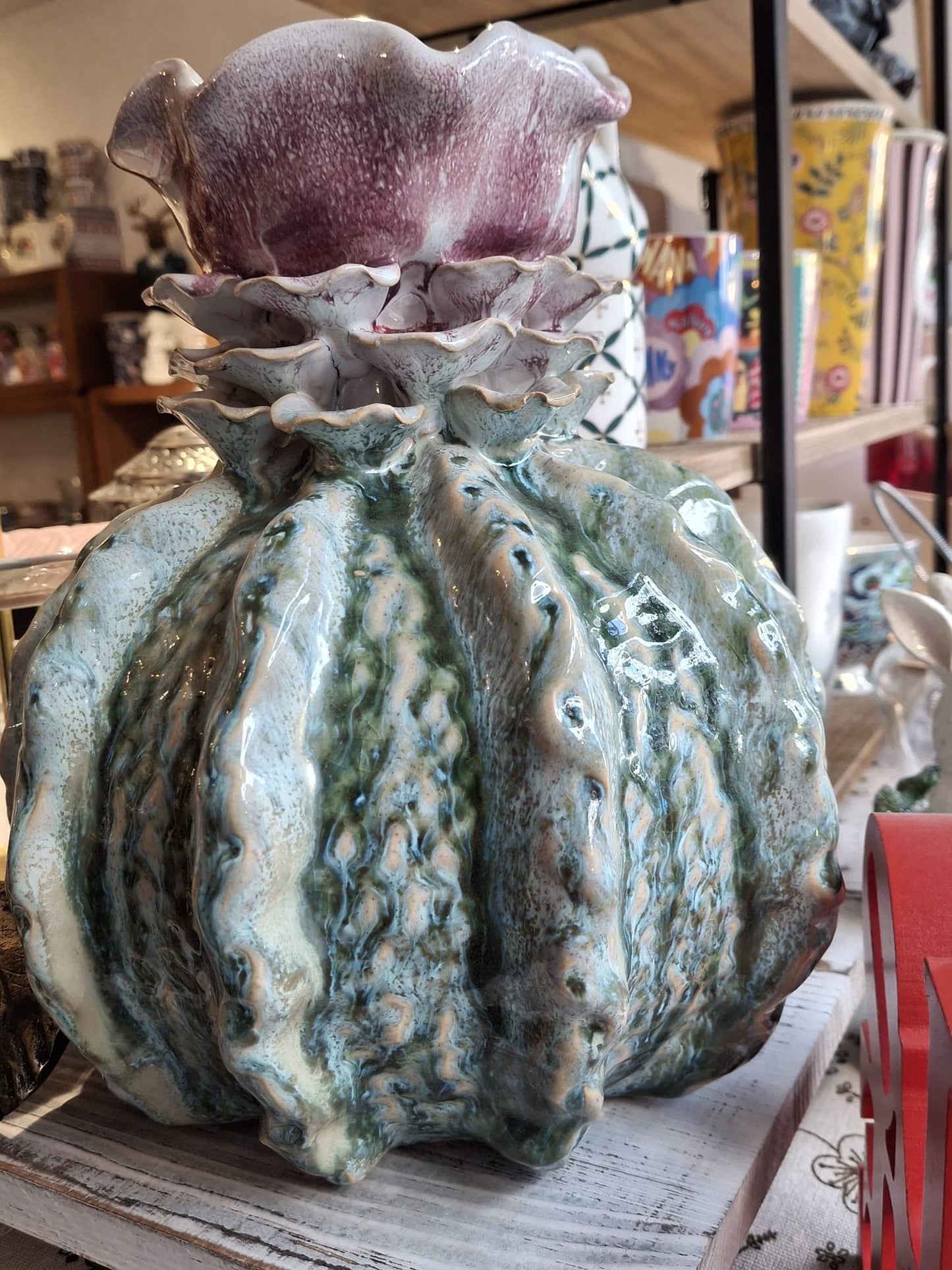 The "Petaluna" vase object