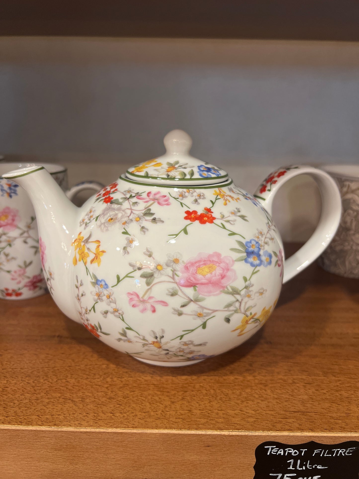 Teapot flowers