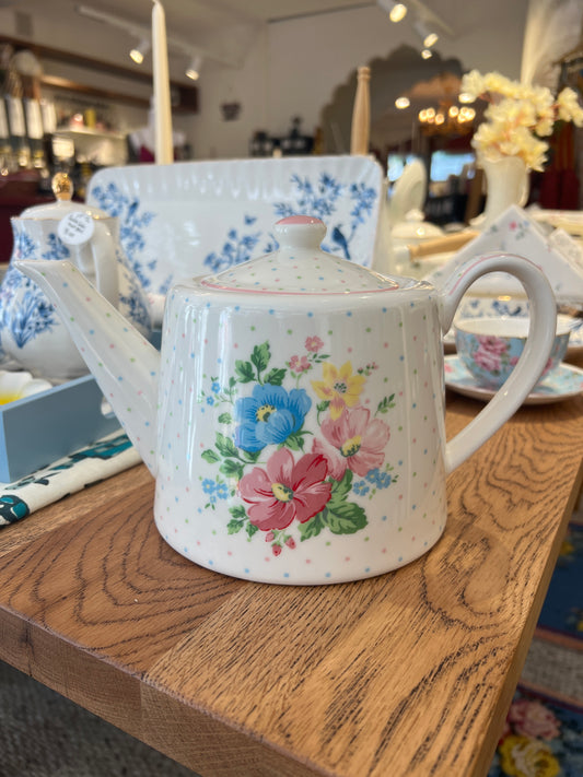 Teapot with dots