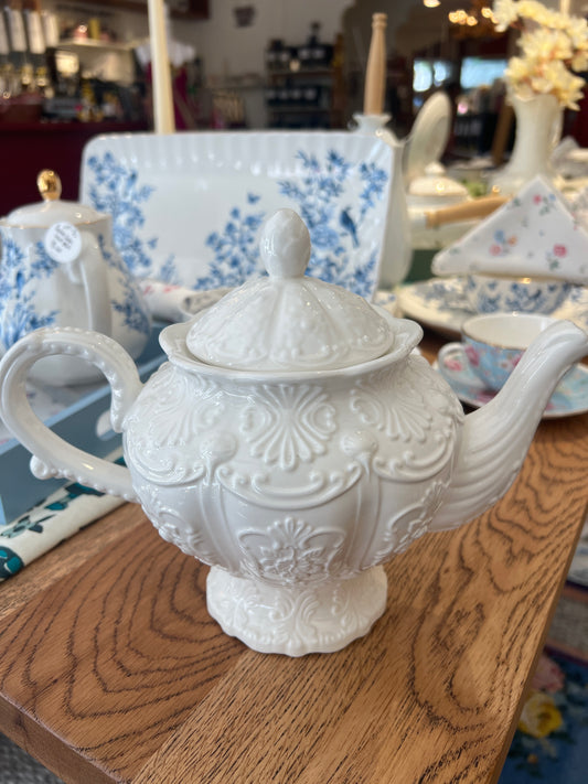 White tea pot