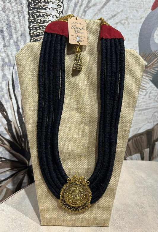 Black set with earing