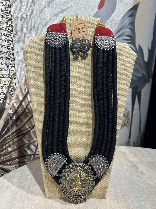 black red set with earing