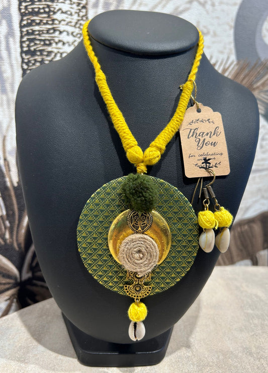 Green golden ring with earing