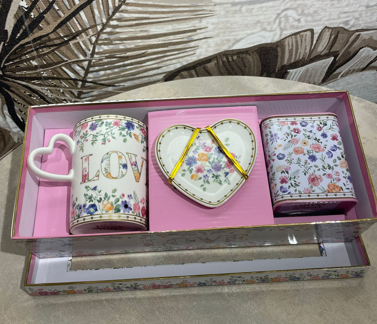 Set mug with teabag holder and tea box LOVE